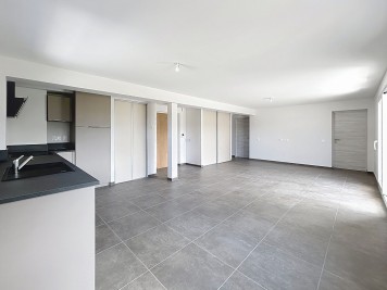 Local professionnel - VIUZ EN SALLAZ - 83m²